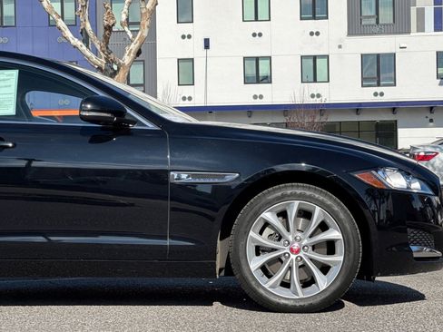 Used 2019 Jaguar XF Premium image 33