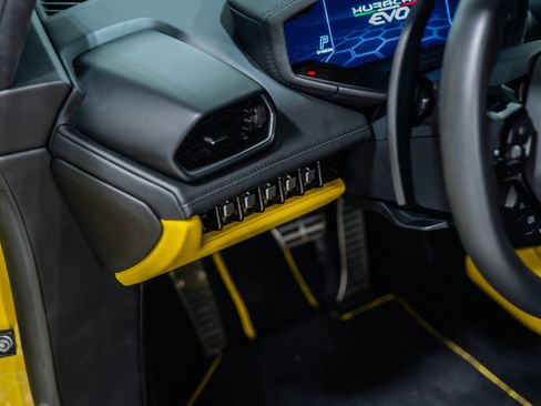 Used 2021 Lamborghini Huracan EVO RWD image 16