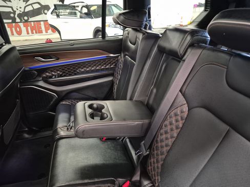 Used 2021 Jeep Grand Cherokee L Summit w/ Luxury Tech Group V AWD/4WD image 18