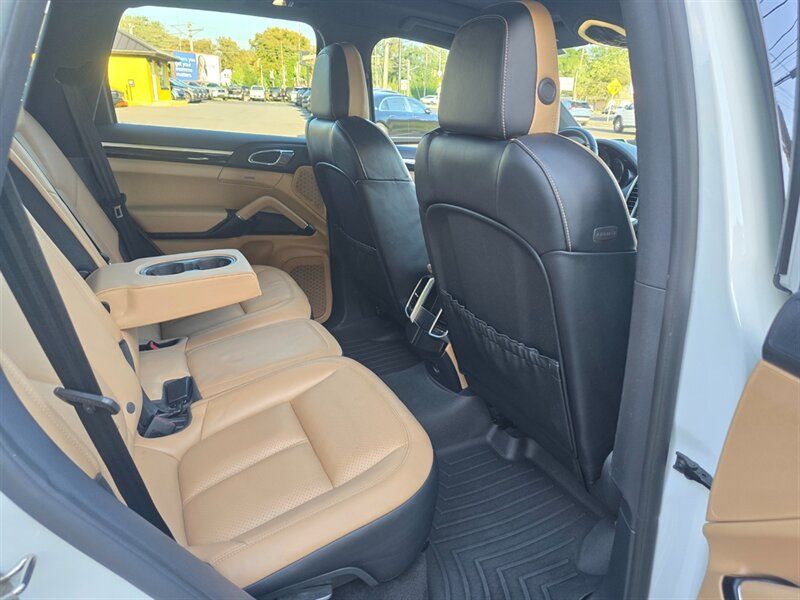 Used 2018 Porsche Cayenne AWD/4WD image 15