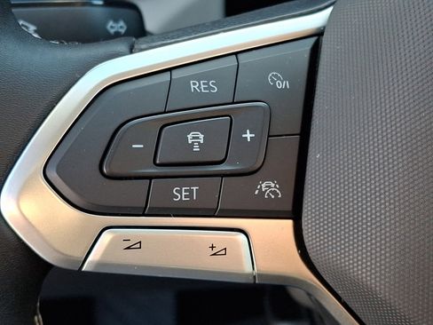 Used 2024 Volkswagen Taos SE image 20