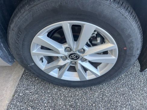 Used 2025 Toyota Camry LE image 30