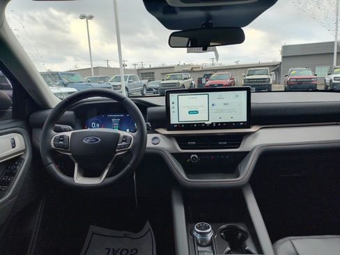 New 2026 Ford Explorer Active w/ Active Comfort Package image 14