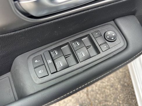 New 2026 Chrysler Pacifica Select image 12