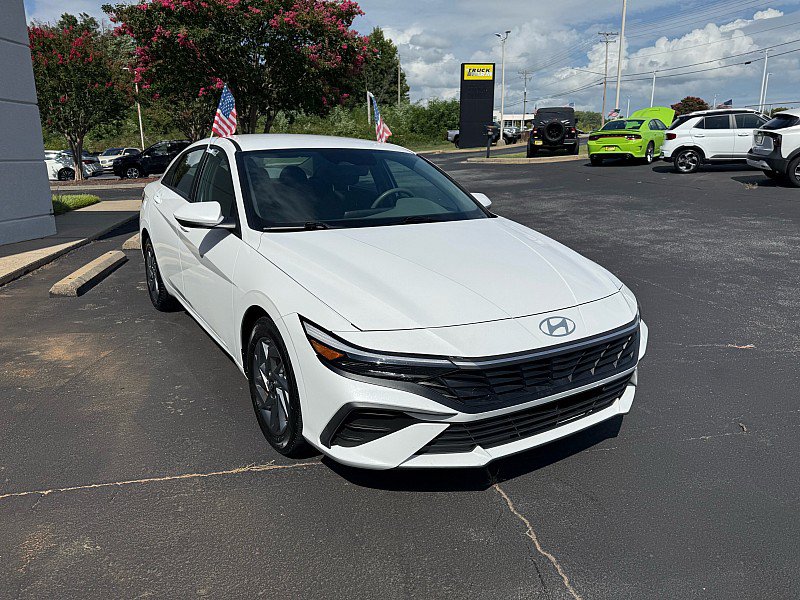 Used 2024 Hyundai Elantra SEL FWD image 7