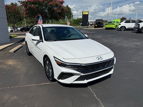 Used 2024 Hyundai Elantra SEL FWD image 7