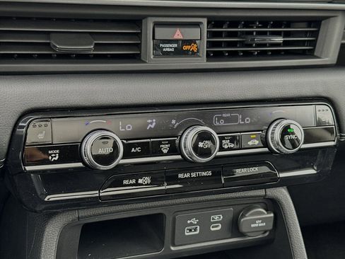 New 2025 Honda Pilot Touring image 19