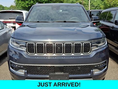 Used 2024 Jeep Wagoneer Series III w/ Premium Group I AWD/4WD image 2