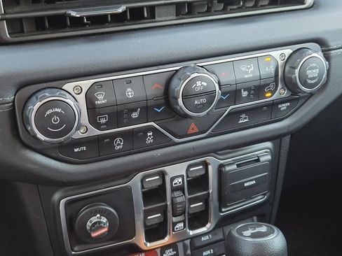 Used 2024 Jeep Wrangler Unlimited Rubicon AWD/4WD image 20