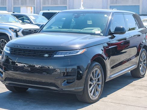Used 2024 Land Rover Range Rover Sport SE AWD/4WD image 3
