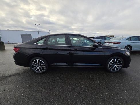 New 2026 Volkswagen Jetta SE image 2