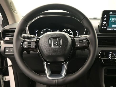 New 2025 Honda Pilot Touring image 7