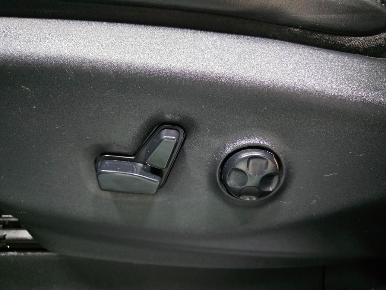 Used 2019 Chrysler Pacifica Limited w/ Advanced Safetytec Group FWD image 17