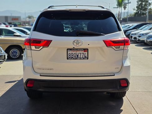 Used 2018 Toyota Highlander SE FWD image 11