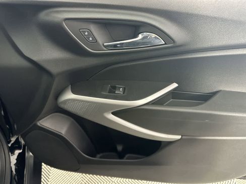 Used 2024 Chevrolet Trax LS w/ LS Convenience Package FWD image 17
