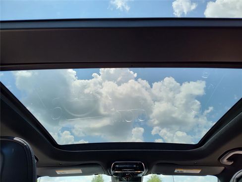 New 2025 Mercedes-Benz GLC 300 image 11