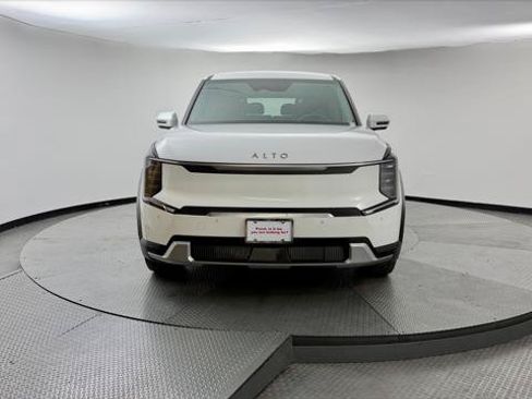 Used 2024 Kia EV9 Light Long Range RWD image 12