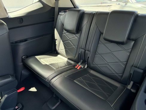 Used 2024 Volkswagen Atlas SE FWD image 13
