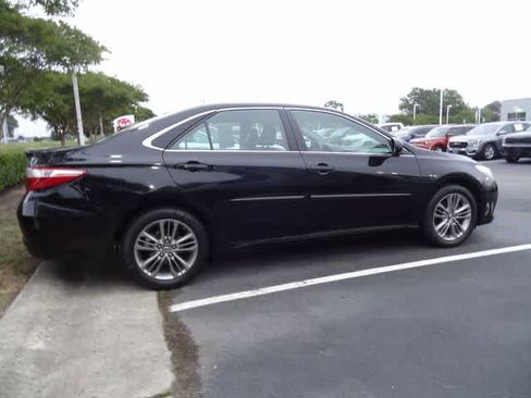 Used 2017 Toyota Camry SE w/ Protection Package (Q2) FWD image 5