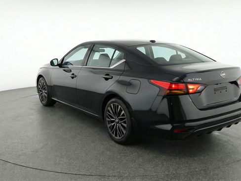 Used 2025 Nissan Altima 2.5 SV FWD image 6
