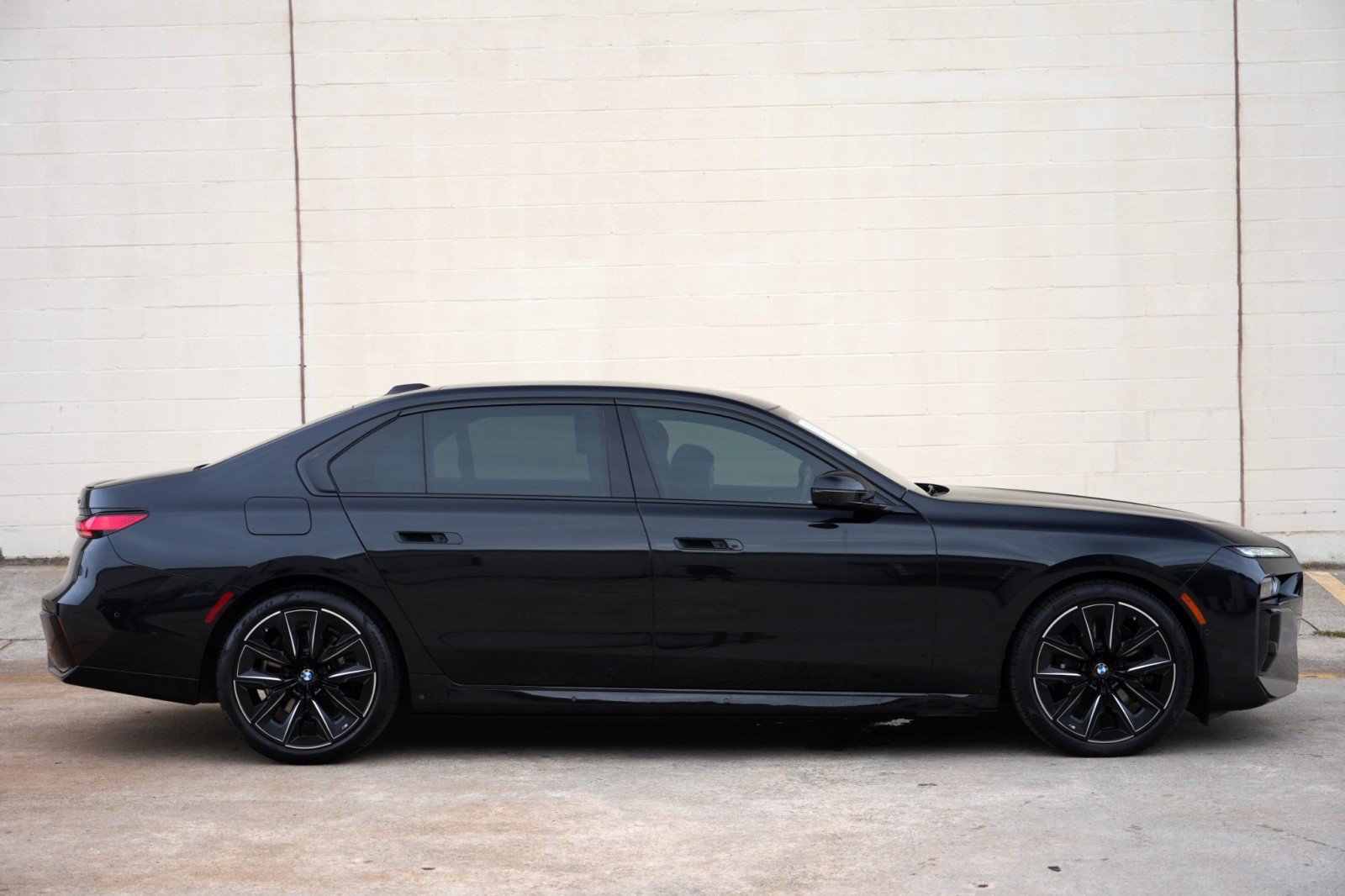 Used 2023 BMW 740i w/ Executive Package RWD image 70
