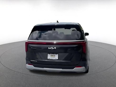 Used 2026 Kia Carnival FWD image 12