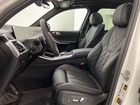 Used 2025 BMW X5 xDrive50e w/ M Sport Package image 4