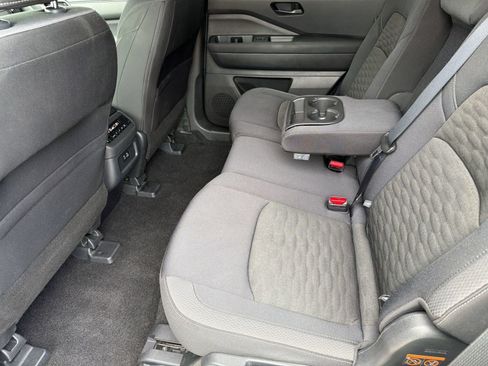 Used 2025 Nissan Pathfinder SV AWD/4WD image 21
