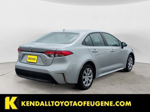 Used 2025 Toyota Corolla LE FWD image 5