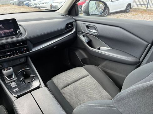 Used 2025 Nissan Rogue SV image 31