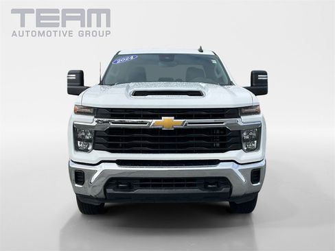Used 2024 Chevrolet Silverado 2500 LT image 2
