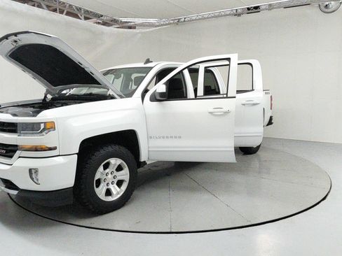 Used 2018 Chevrolet Silverado 1500 LT w/ All Star Edition AWD/4WD image 9