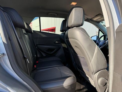 Used 2019 Chevrolet Trax LT w/ LT Convenience Package FWD image 14