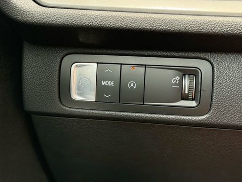 Used 2026 Chevrolet Traverse LT w/ Sun and Wheel Package FWD image 17