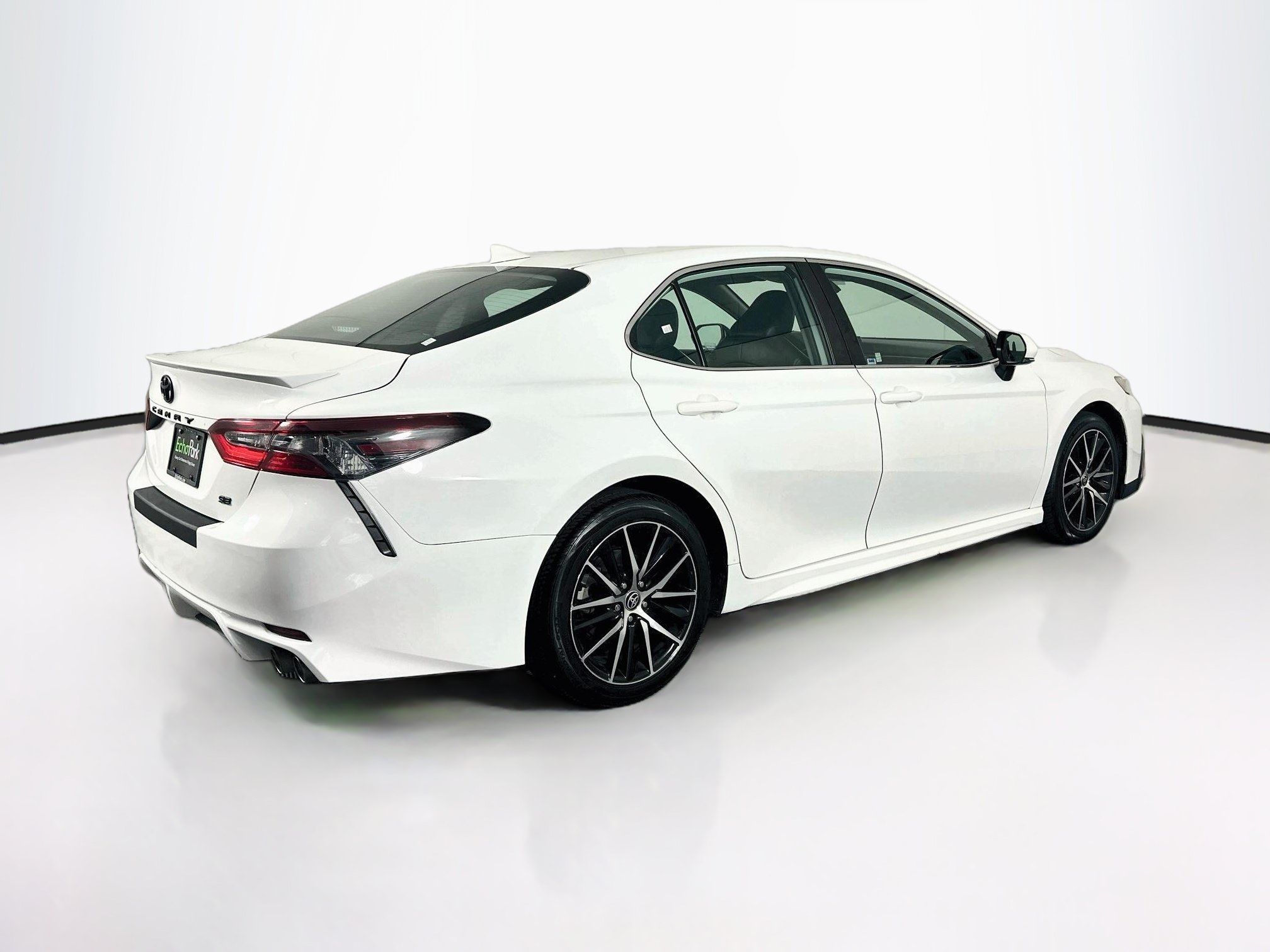 Used 2022 Toyota Camry SE FWD image 9