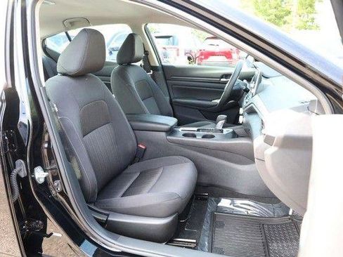 Used 2025 Nissan Altima 2.5 SV FWD image 23