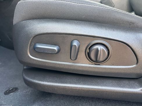 Used 2025 Chevrolet Blazer LT image 22