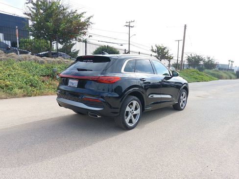 Used 2025 Audi Q5 Premium Plus w/ Premium Plus AWD/4WD image 5