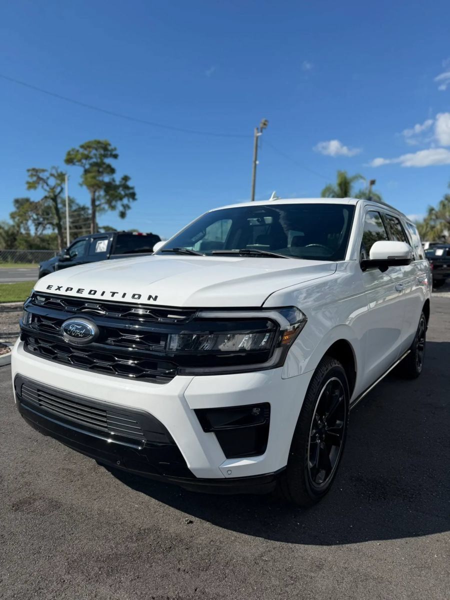 Used 2023 Ford Expedition Limited RWD image 1