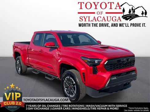 Used 2025 Toyota Tacoma TRD Sport AWD/4WD image 1
