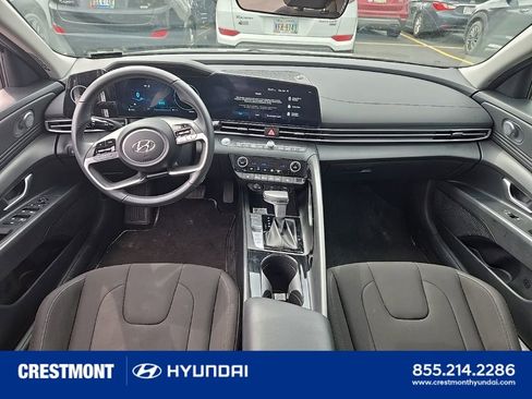 Used 2023 Hyundai Elantra SEL w/ Convenience Package image 4