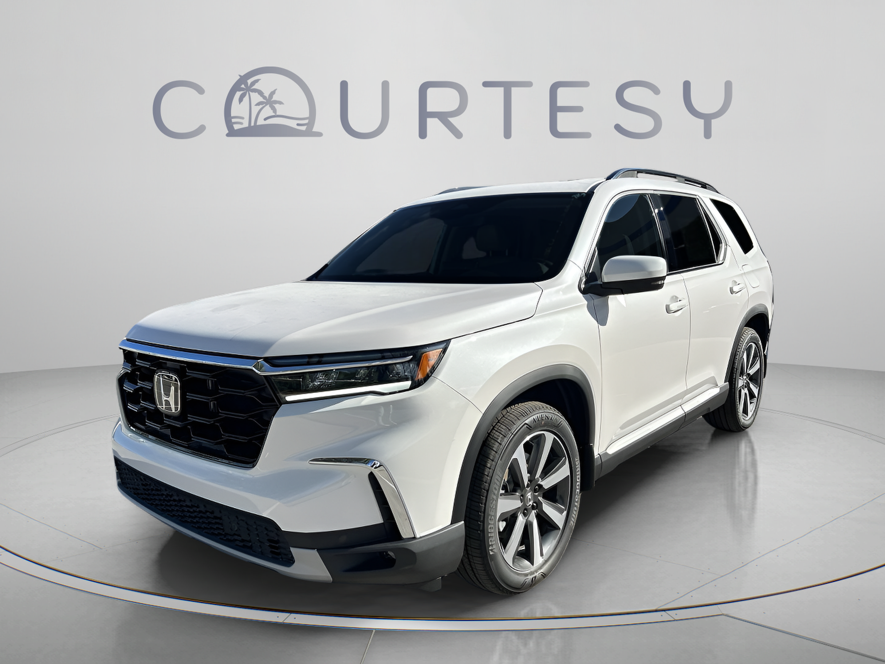 Used 2024 Honda Pilot Touring image 2