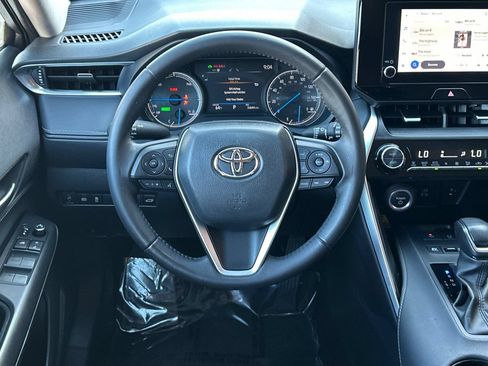 Used 2023 Toyota Venza LE AWD/4WD image 16