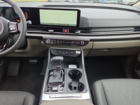 New 2026 Kia Carnival EX FWD image 12