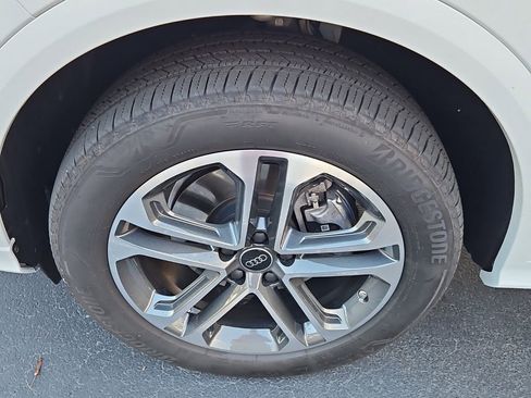 Certified 2025 Audi Q5 2.0T Premium Plus w/ Premium Plus image 10