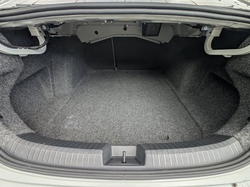 Used 2025 Volkswagen Jetta SE w/ Sunroof Package FWD image 19