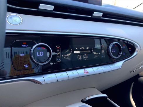 Used 2023 Genesis GV70 2.5T w/ Select Package image 34