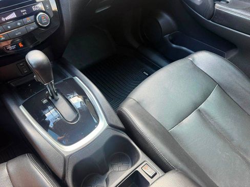 Used 2016 Nissan Rogue SL FWD image 37