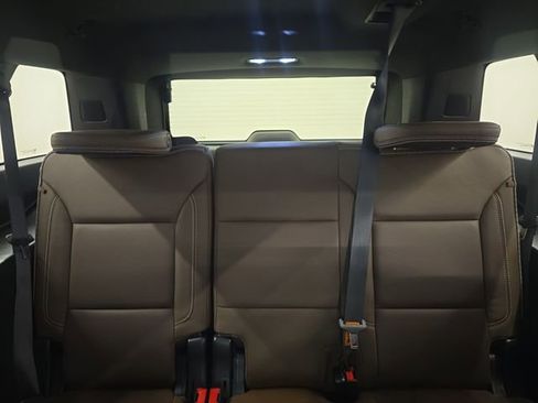 Used 2023 Chevrolet Suburban High Country AWD/4WD image 22