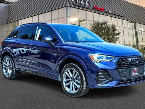 Used 2023 Audi Q3 2.0T Premium w/ Black Optic Sport Package AWD/4WD image 5